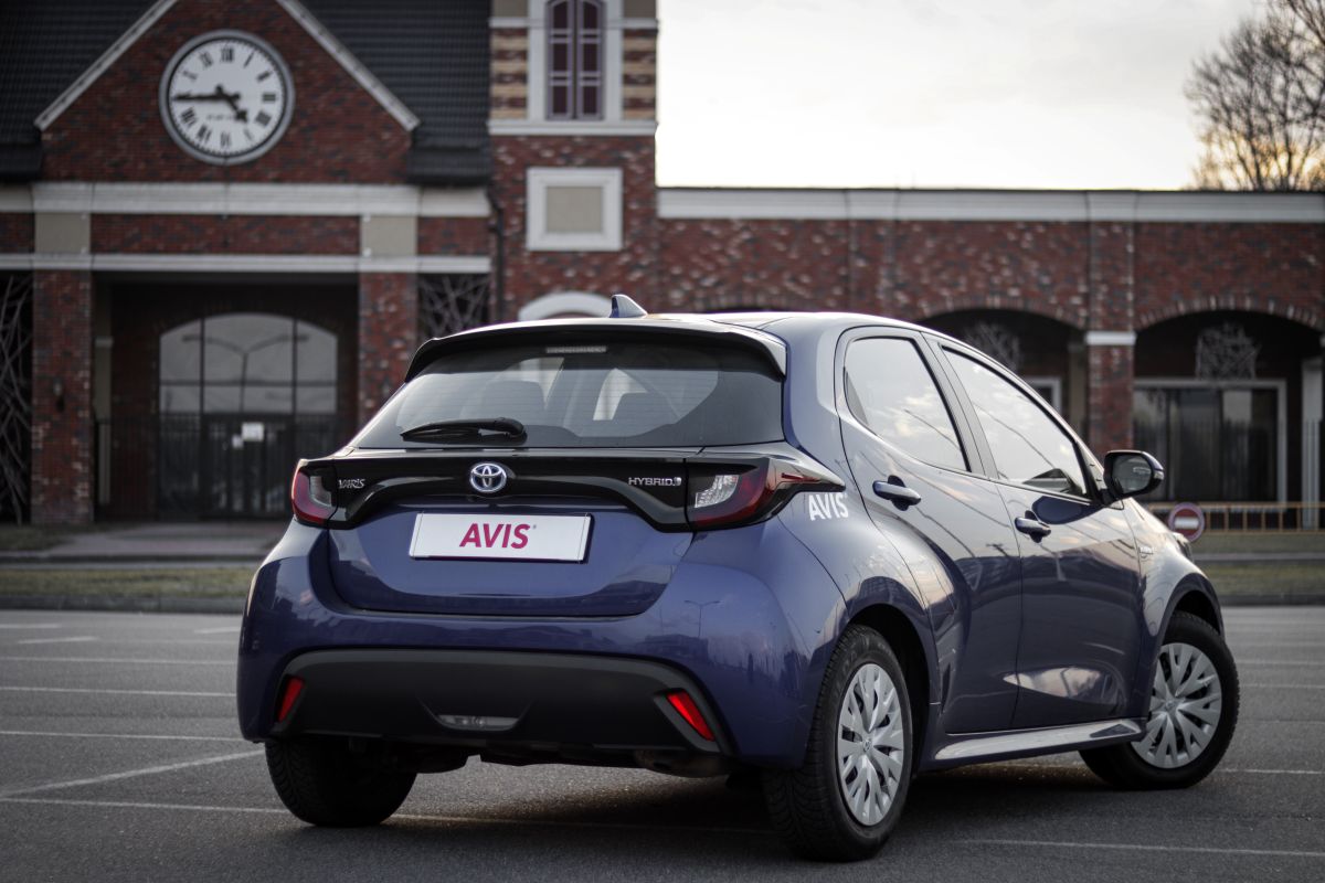 Гібрид чи електромобіль: переваги та недоліки новітніх технологій